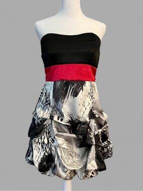 Ruby Rox Beautiful Fully Lined Strapless NWT 13